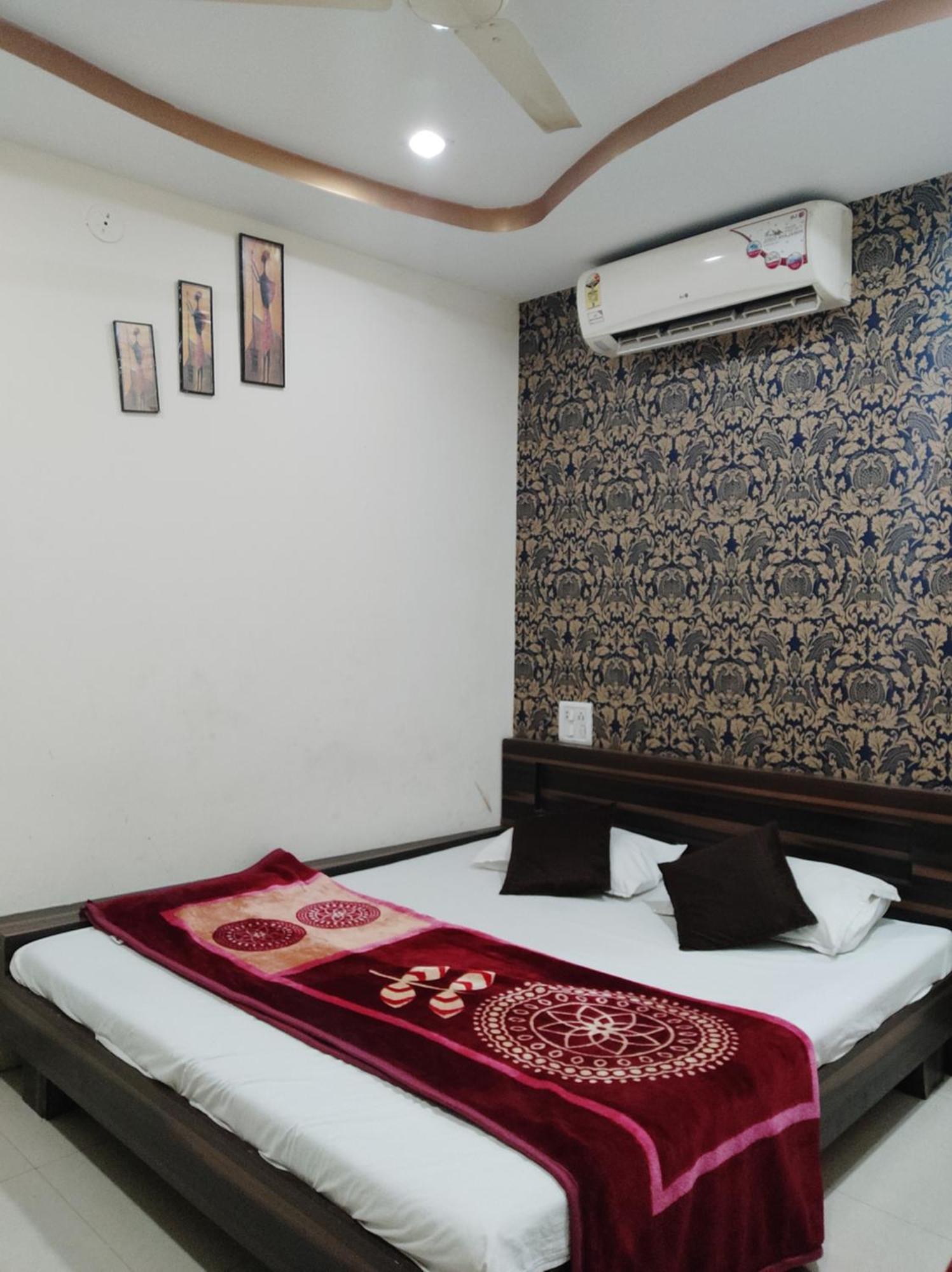Hotel Vrandavan Palace Near Mahakal Temple Ujjain Exterior photo