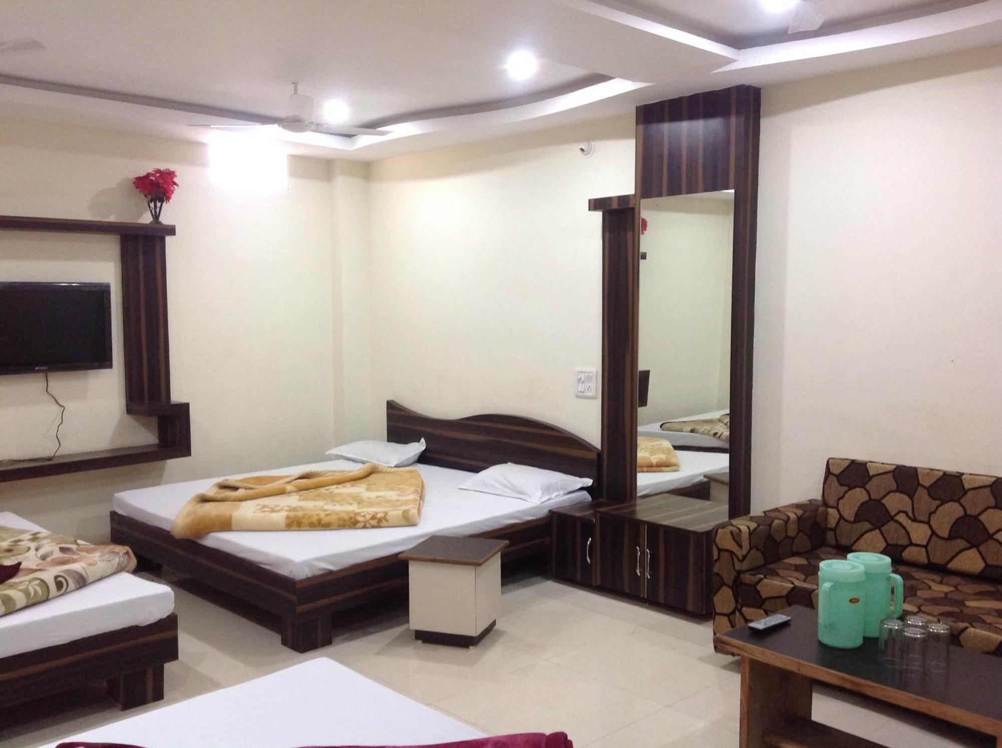 Hotel Vrandavan Palace Near Mahakal Temple Ujjain Exterior photo