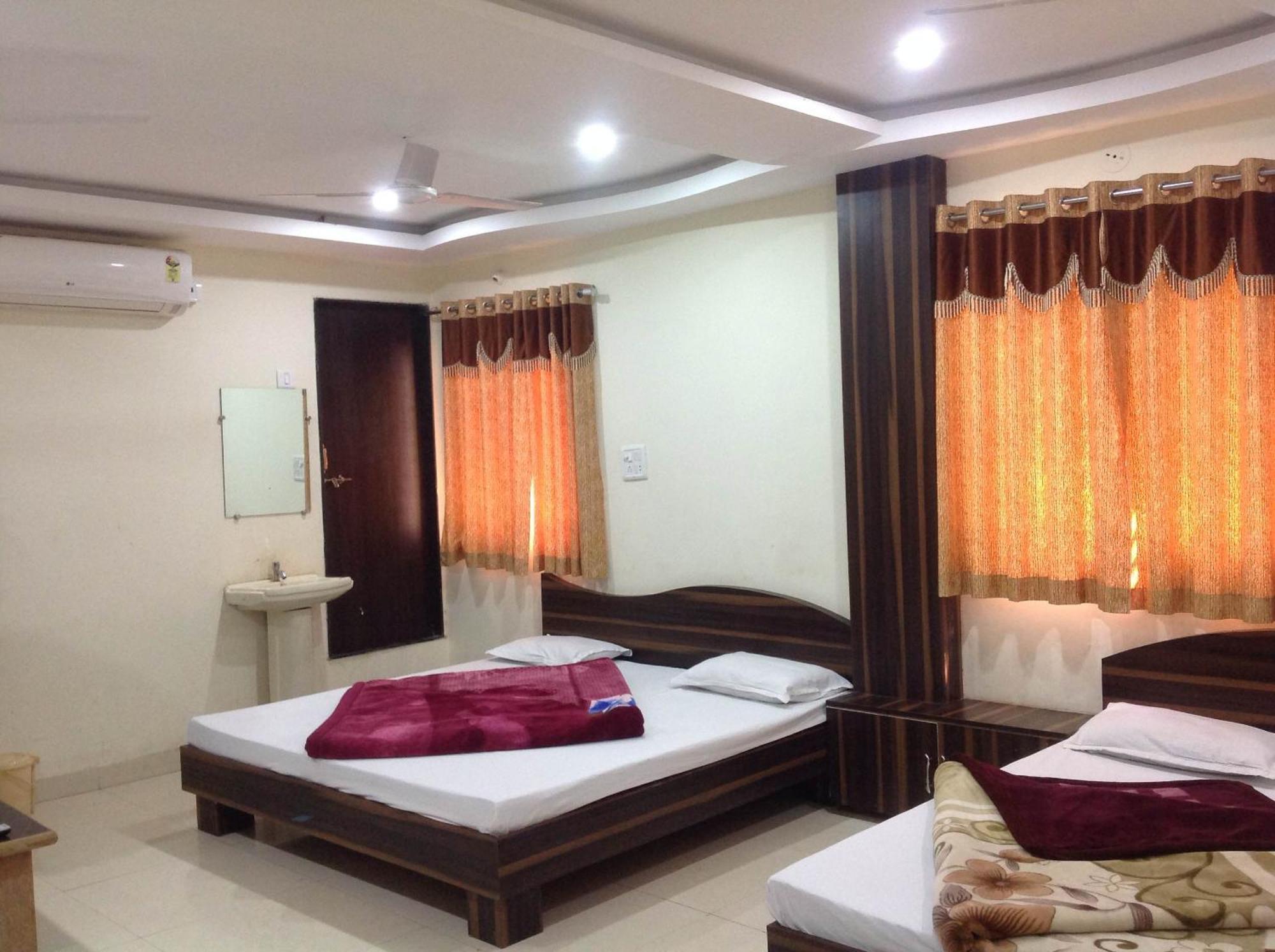 Hotel Vrandavan Palace Near Mahakal Temple Ujjain Exterior photo