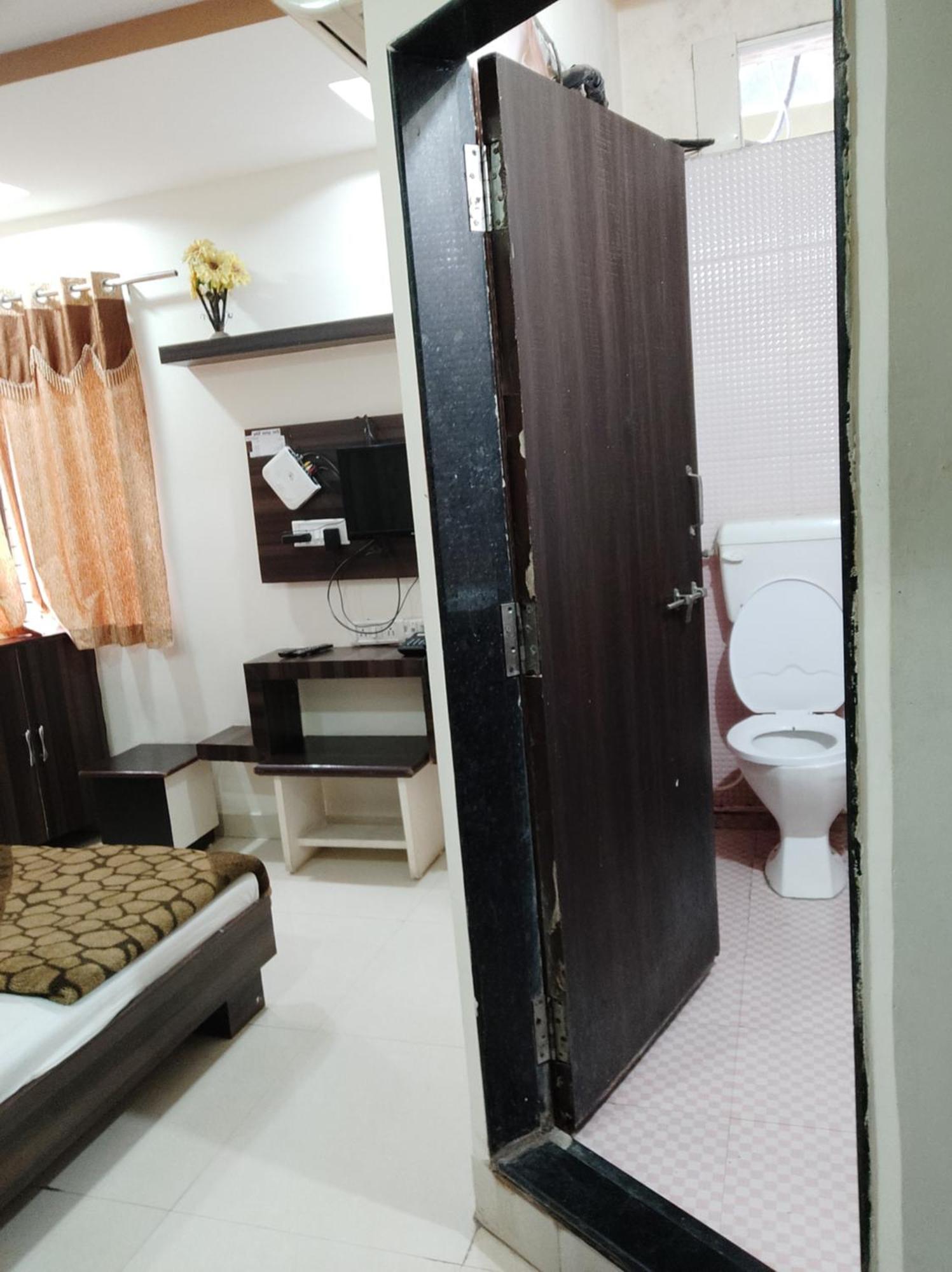 Hotel Vrandavan Palace Near Mahakal Temple Ujjain Exterior photo