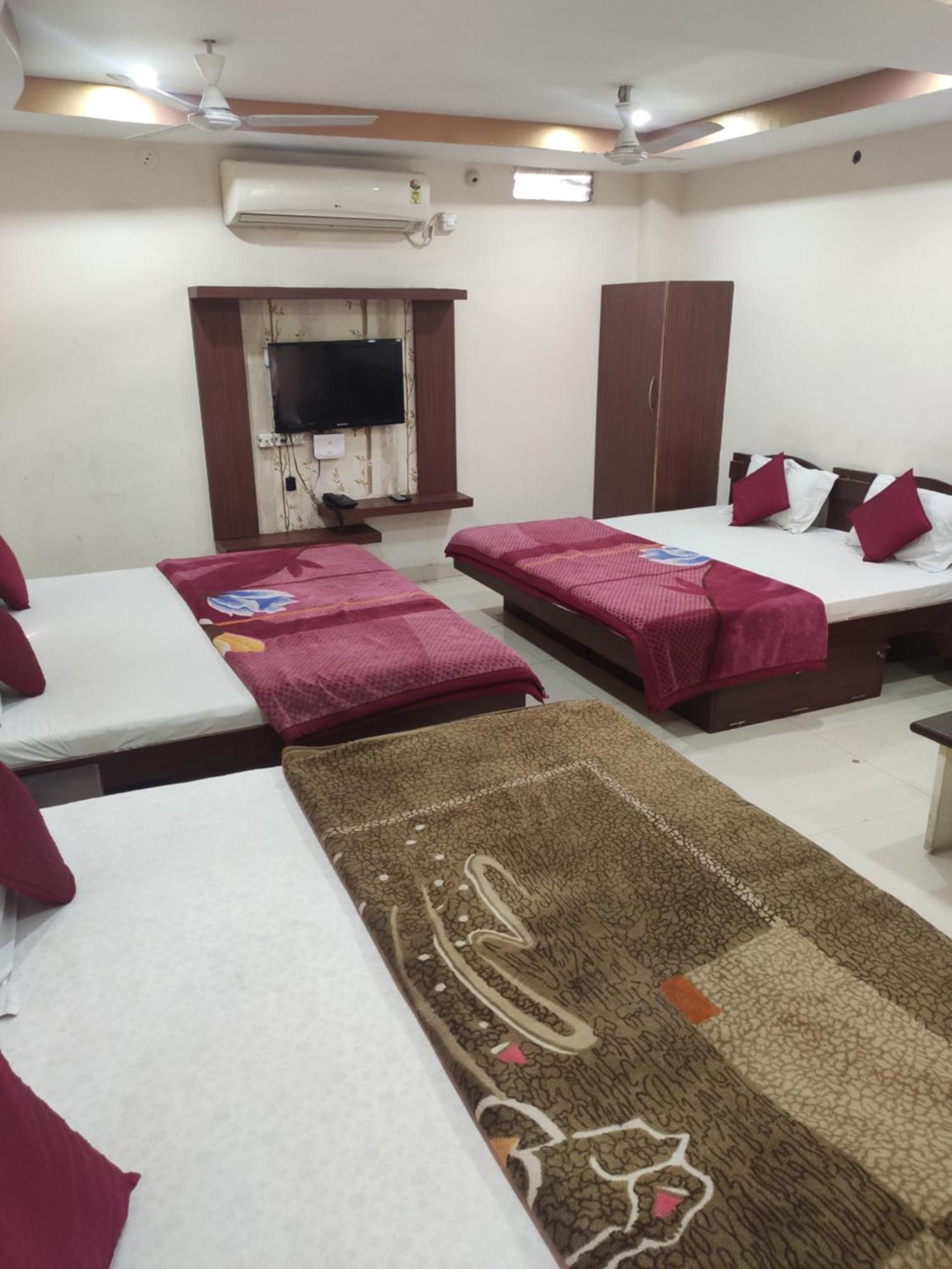 Hotel Vrandavan Palace Near Mahakal Temple Ujjain Exterior photo